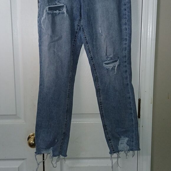 Aeropostale Curvy Mom distressed raw hem Jeans Sz 2 NWOT - Picture 2 of 9